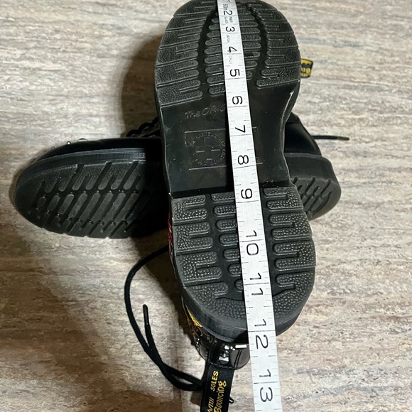 Dr Martens 1460 RARE Rock & Roll combat boots with studs, 💀 and heart ♥️ - Picture 15 of 16